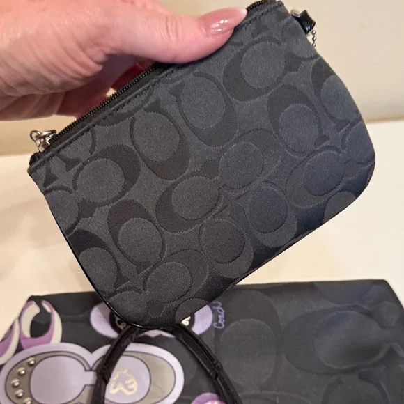 Coach Black Signature Graphic Tote + Matching Wristlet Set Zip Top VGUC - Picture 14 of 15